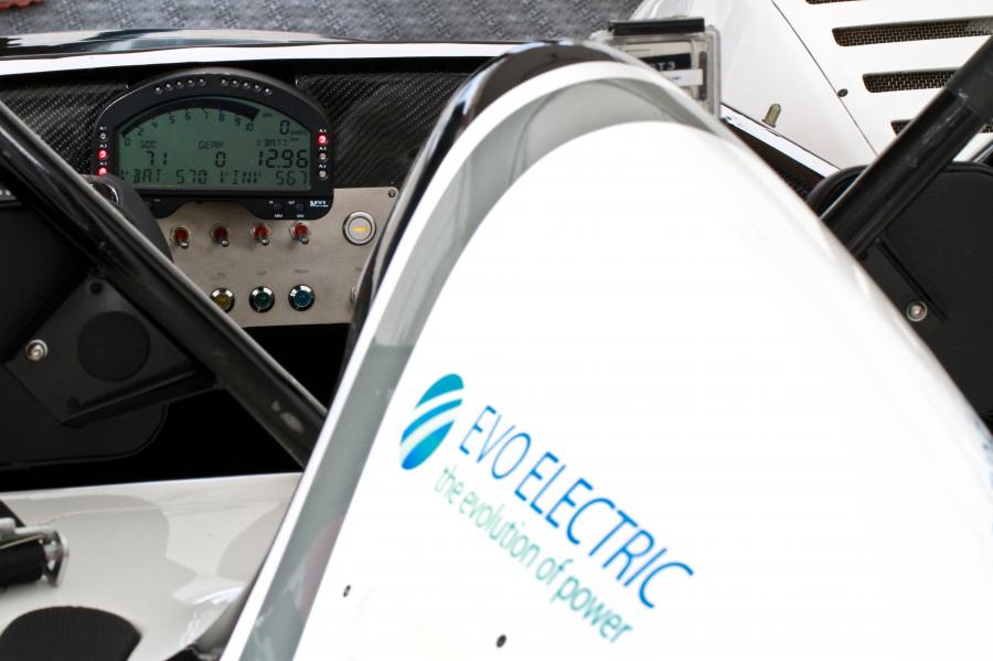  Toyota TMG EV P001 2011 года  (фото 2 из 10)